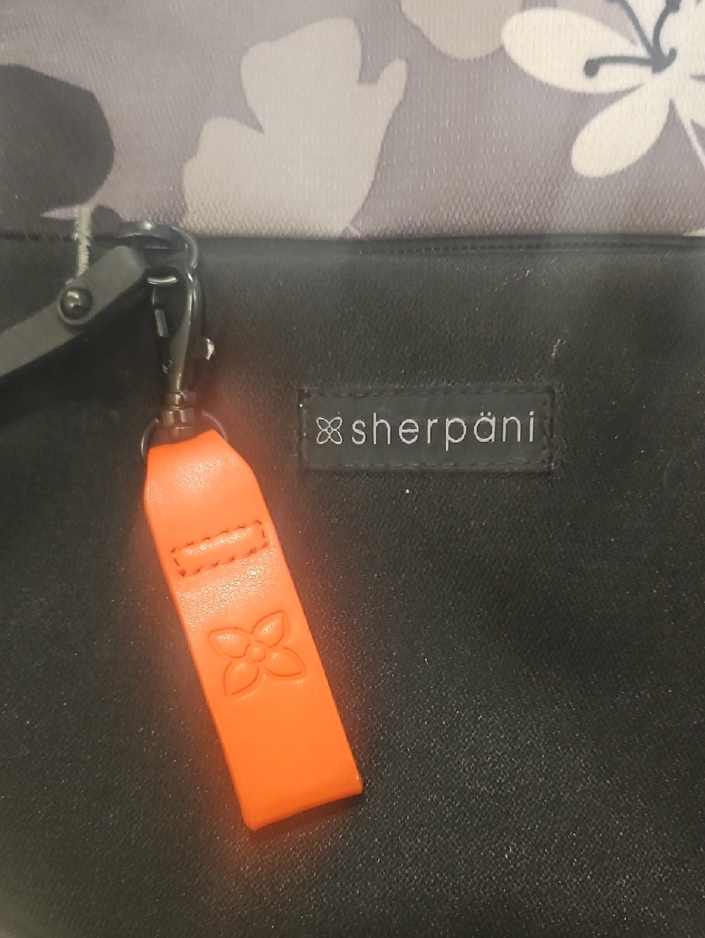 Sherpani ESPRIT Sling Bag - Picture 2 of 10